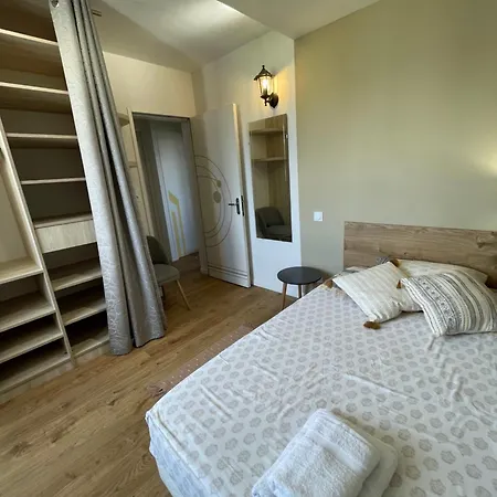 Avec Espaces Communs Equipes Parfait Pour Sejour Professionnel Ou Ambiance Conviviale Appartement Laval (Mayenne)