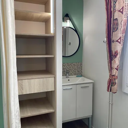 Avec Espaces Communs Equipes Parfait Pour Sejour Professionnel Ou Ambiance Conviviale Appartement Laval (Mayenne)