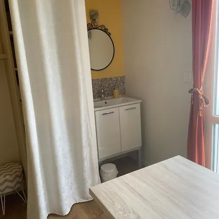 아파트 Avec Espaces Communs Equipes Parfait Pour Sejour Professionnel Ou Ambiance Conviviale 라발