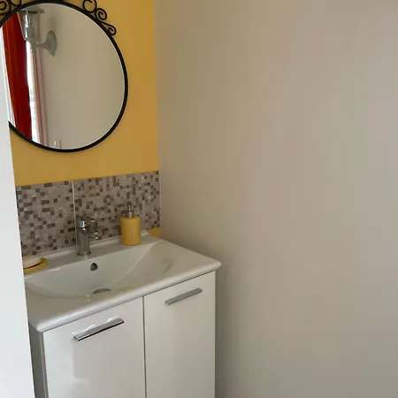 아파트 Avec Espaces Communs Equipes Parfait Pour Sejour Professionnel Ou Ambiance Conviviale 라발