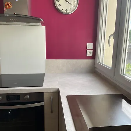 Avec Espaces Communs Equipes Parfait Pour Sejour Professionnel Ou Ambiance Conviviale 라발