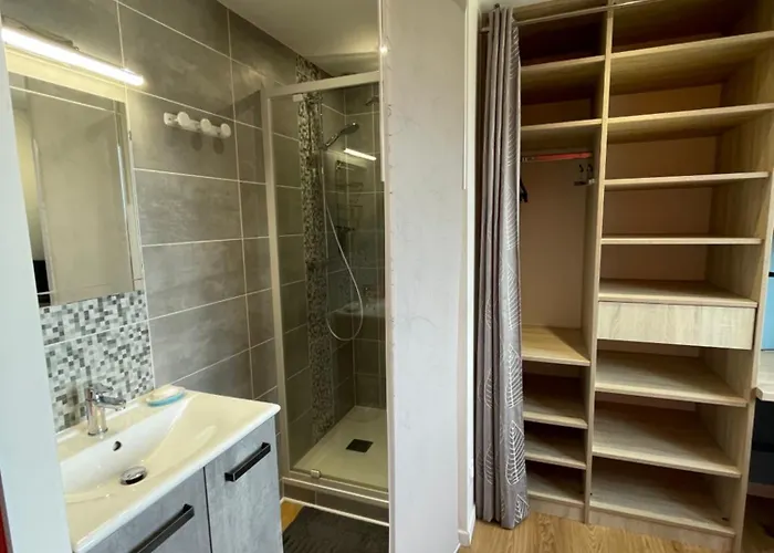 Avec Espaces Communs Equipes Parfait Pour Sejour Professionnel Ou Ambiance Conviviale 拉瓦勒