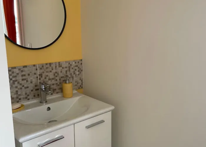 公寓 Avec Espaces Communs Equipes Parfait Pour Sejour Professionnel Ou Ambiance Conviviale 拉瓦勒